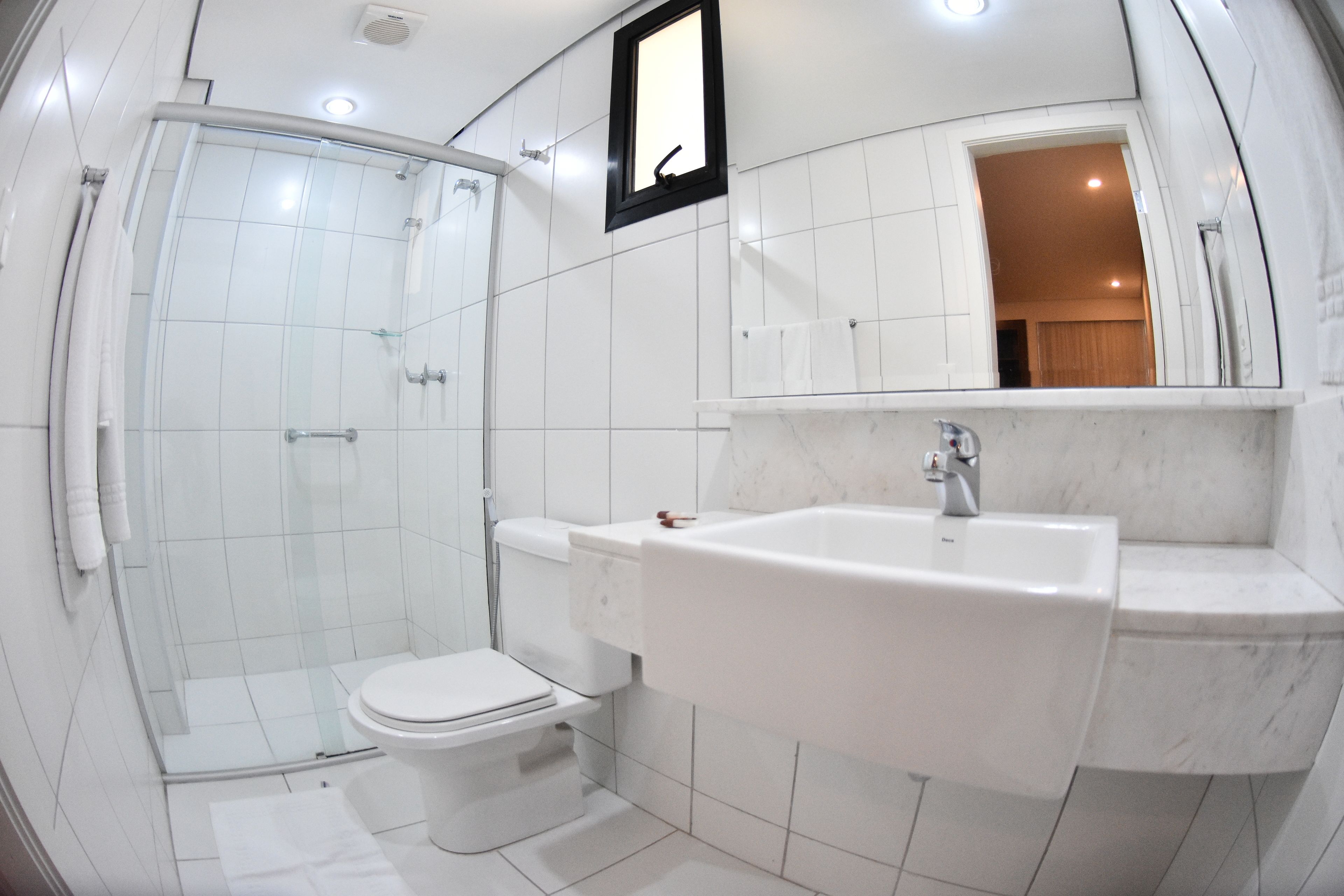 deluxe room | bathroom | shower, free toiletries, hair dryer, towels