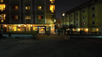 Façade de lâhĂ©bergement - soirĂ©e/nuit