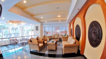 Coin salon dans le hall