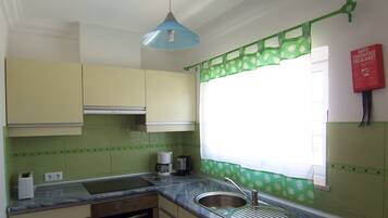 Apartamento, 1 habitación | Cocina privada | Frigorífico, microondas y placa de cocina