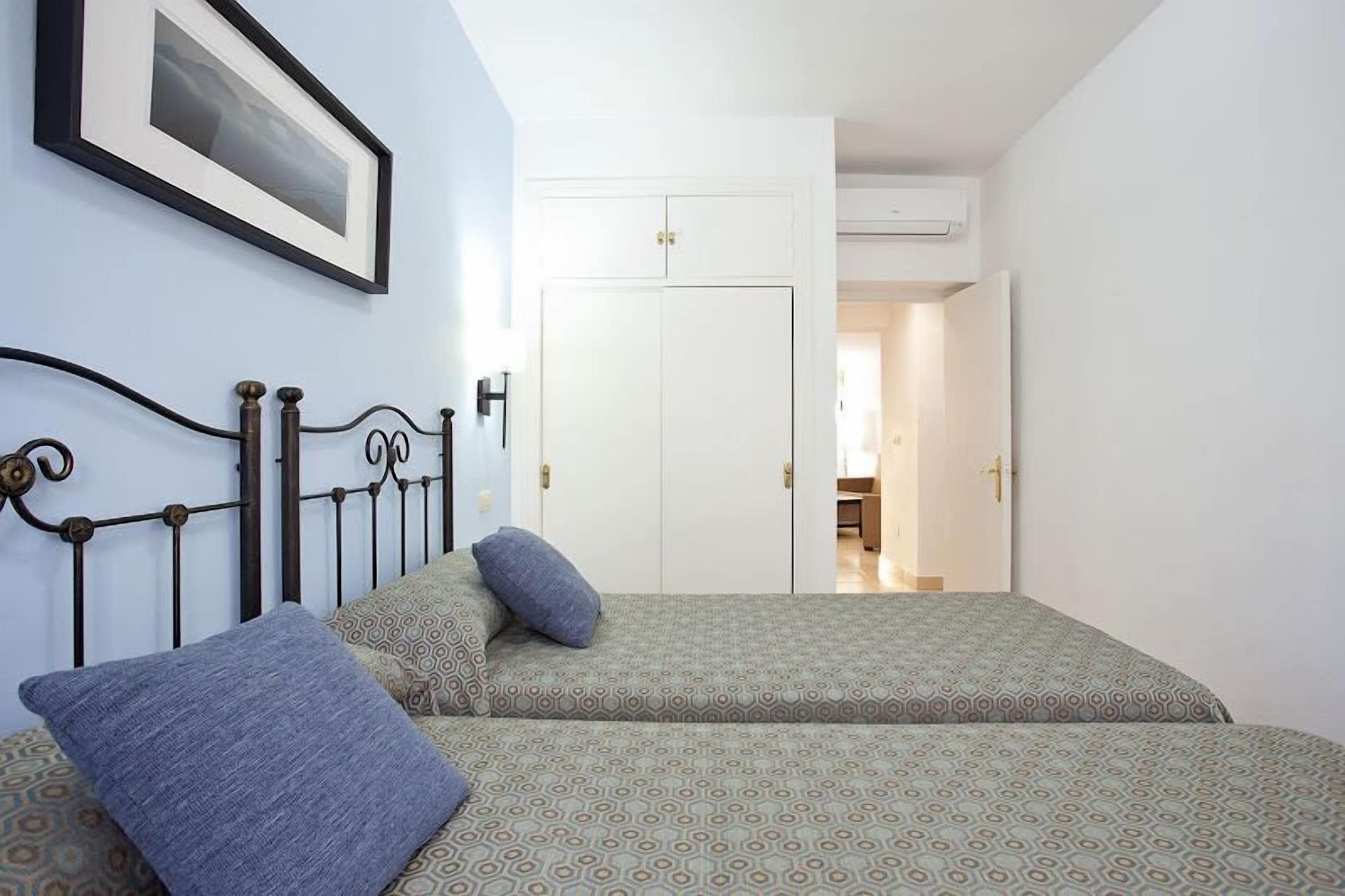 In-room safe, iron/ironing board, free WiFi