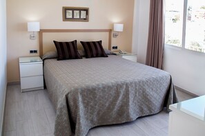 In-room safe, iron/ironing board, free WiFi - Ecuador Park (Torremolinos)