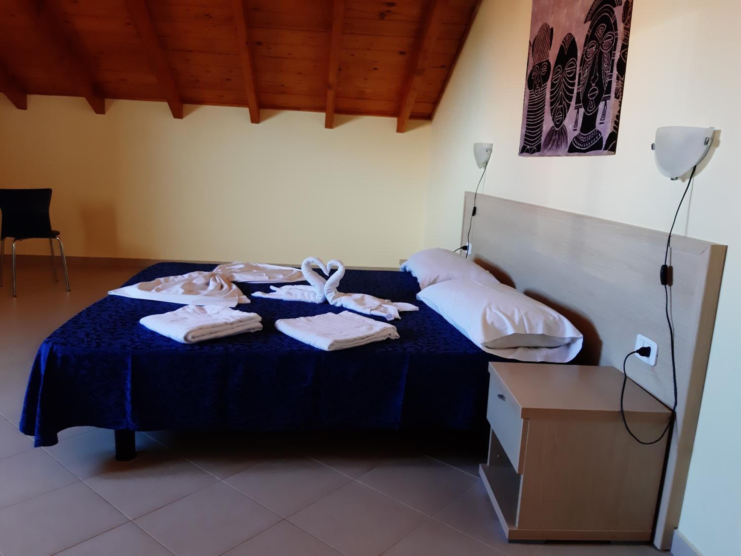 In-room safe, individually furnished, WiFi, bed sheets