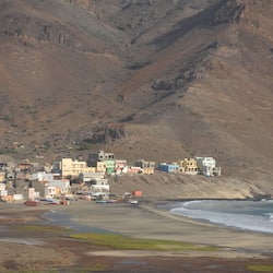 Vista para praia/oceano