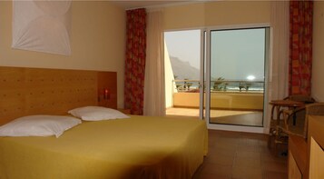 Minibar, in-room safe, desk, soundproofing