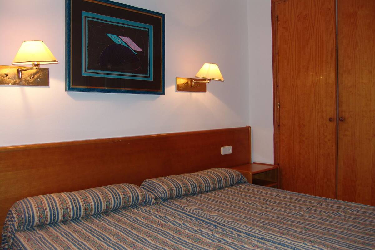 Free cots/infant beds, free WiFi