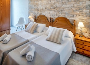 Free WiFi, bed sheets