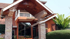 Property entrance - Airport View Hotel (Entebbe)
