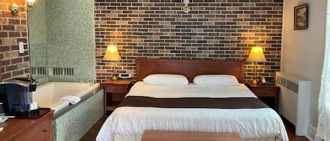 Rum - 1 kingsize-sÀng | VÀrdeförvaringsskÄp pÄ rummet, skrivbord, gratis wi-fi och sÀngklÀder