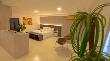Habitación de lujo doble, 1 cama de matrimonio | Minibar, caja fuerte, escritorio y cortinas opacas