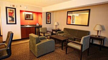 套房, 1 间卧室 | 起居区 | 32-英寸液晶电视(配备有线频道)、电视、iPod 基座