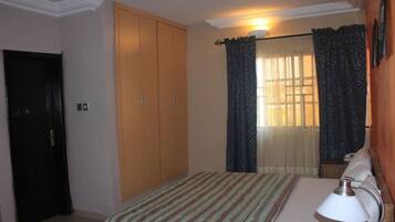 Executive Room | 5 bedrooms, minibar, in-room safe, desk