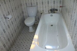 Basic Studio | Bathroom