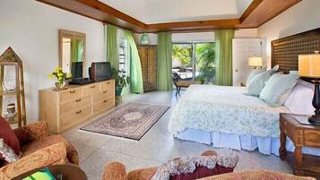 4 bedrooms, premium bedding, desk, iron/ironing board