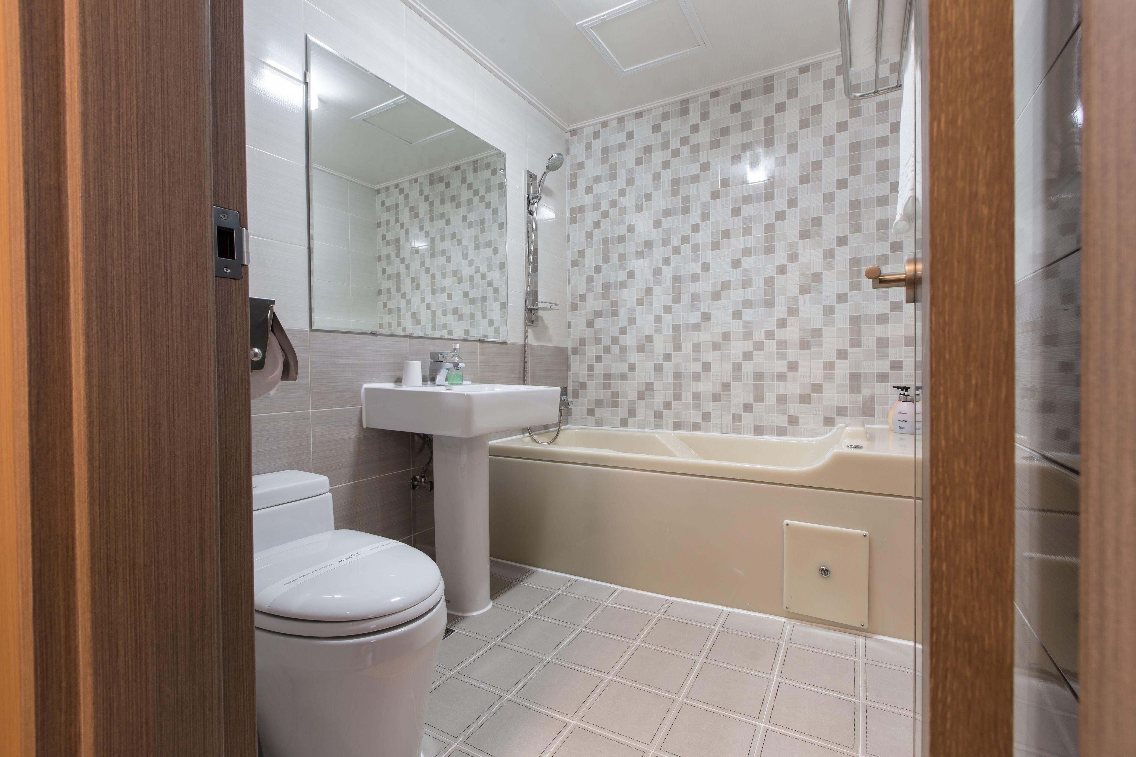 family suite | bathroom | rainfall showerhead, free toiletries, slippers, towels