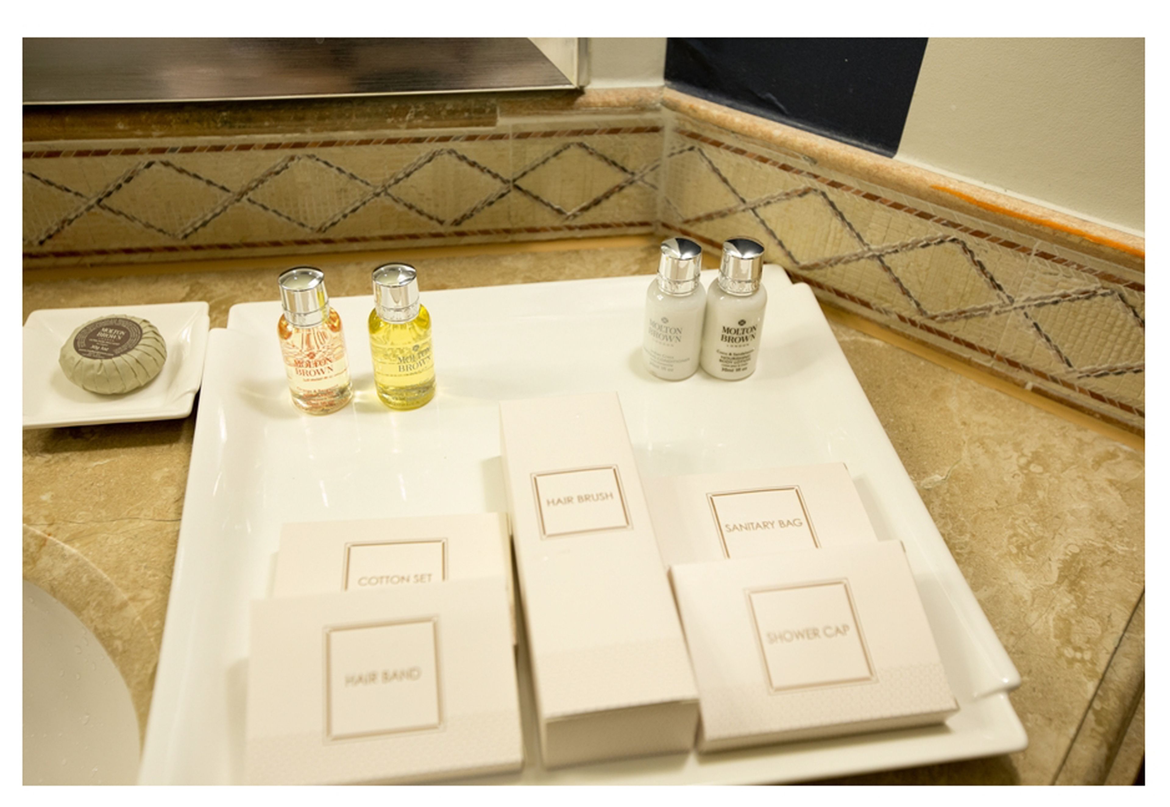 deluxe twin room | room amenity