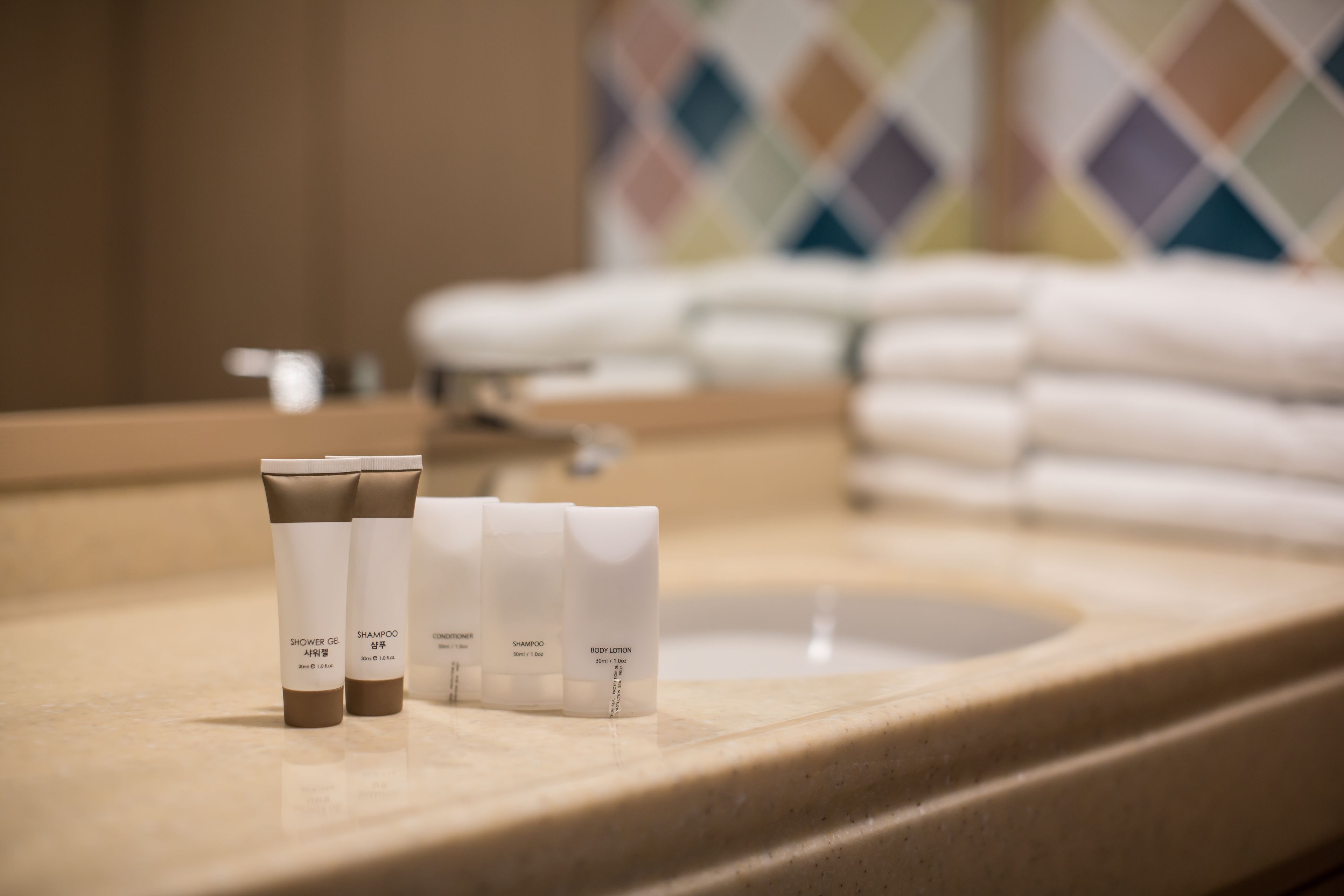 rainfall showerhead, free toiletries, slippers, towels