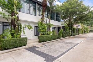 Free self parking - The Regent Phuket Serviced Apartment Kamala Beach (Kamala)