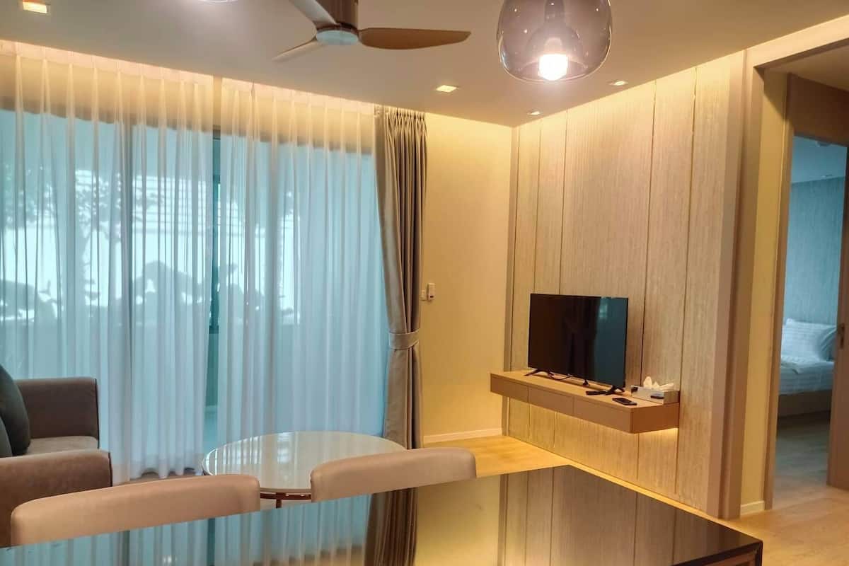 ห้องสวีท, 1 ห้องนอน | บริเวณนั่งเล่น | ทีวีจอแอลซีดี