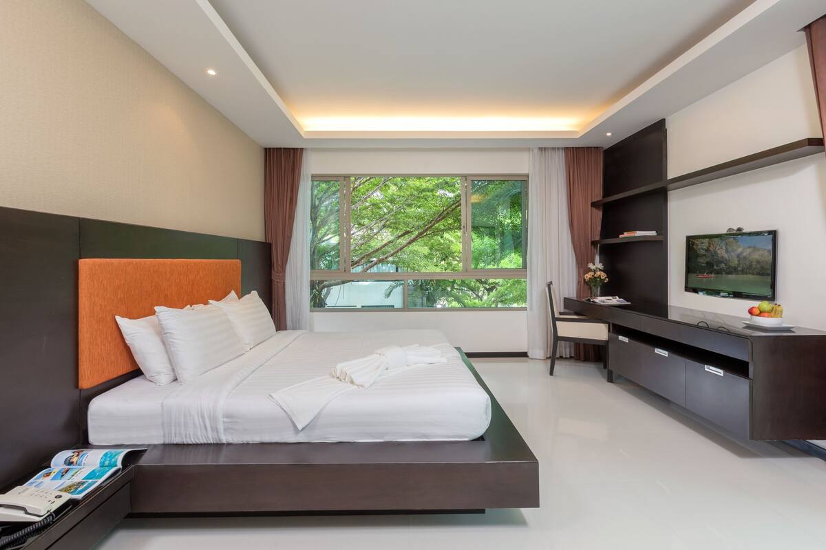 2 Bedroom Suite  | ตู้นิรภัยในห้องพัก, โต๊ะทำงาน, ผ้าม่านกันแสง, เ  ตารีด/โต๊ะรีดผ้า
