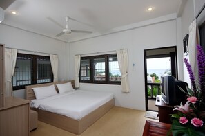 Standaard bungalow | Een kluis op de kamer, een bureau, gratis babybedden, extra bedden