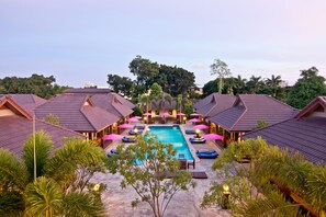 2 piscinas externas