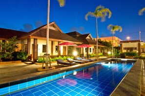 2 piscinas externas