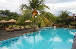 2 piscinas al aire libre, sillones reclinables de piscina