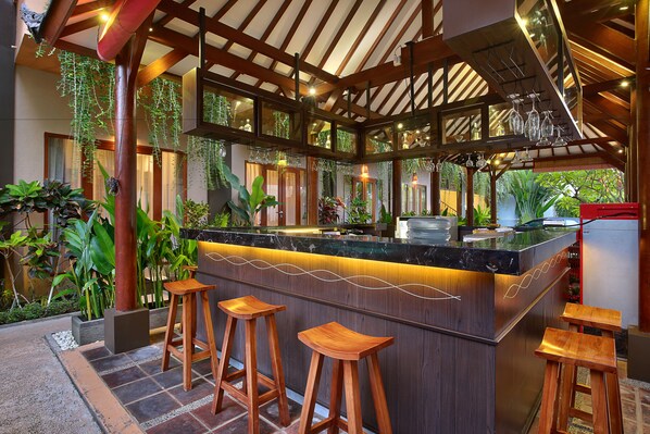 Bar (on property) - Bali Chaya Hotel Legian (Legian)