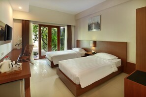Superior Pool Access Room | Minibar, in-room safe, desk, rollaway beds