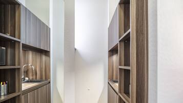 Double Room Studio 310 | Private kitchen | Mini-fridge, microwave, stovetop, coffee/tea maker