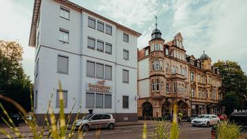 Vista frontal de la propiedad