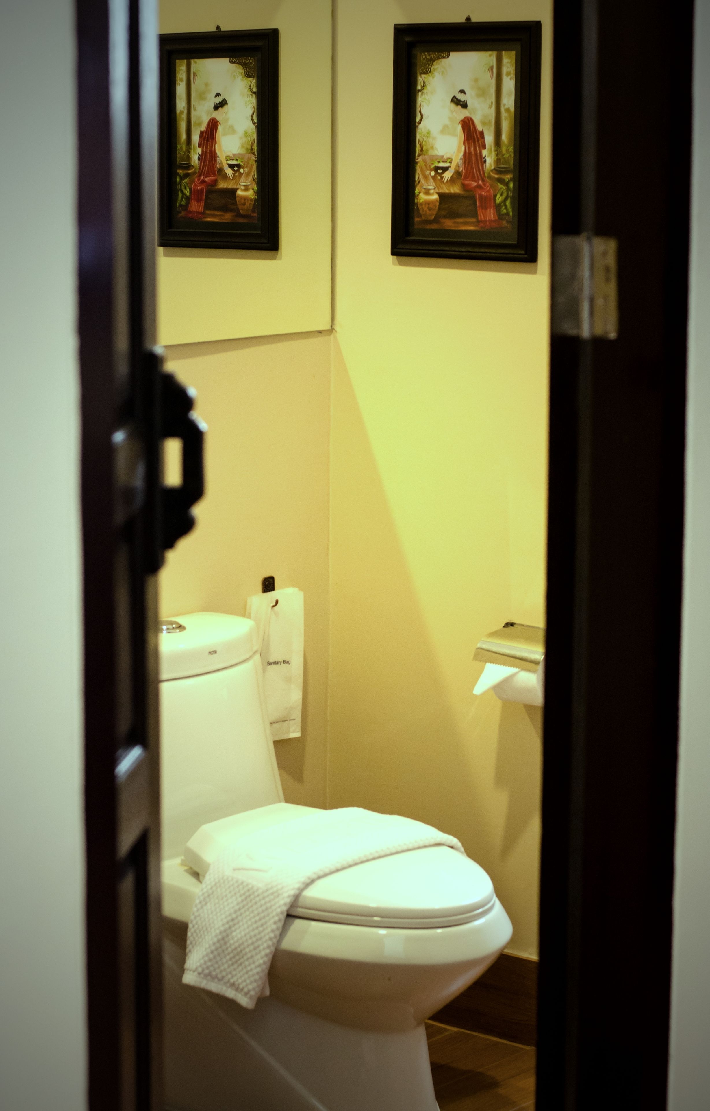 deluxe room, pool access | bathroom | shower, rainfall showerhead, free toiletries, hair dryer