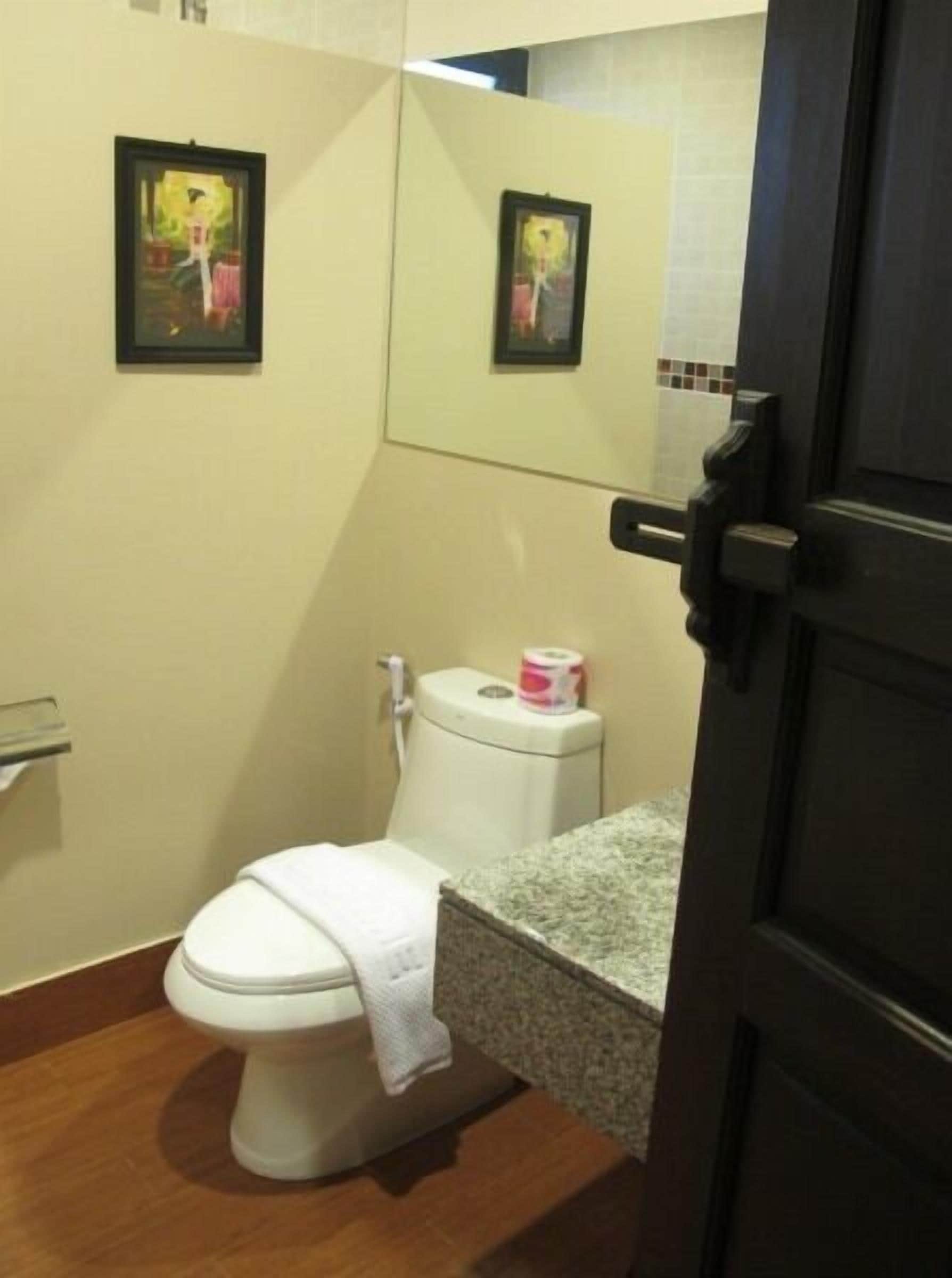 shower, rainfall showerhead, free toiletries, hair dryer