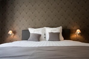Minibar, in-room safe, soundproofing, free WiFi