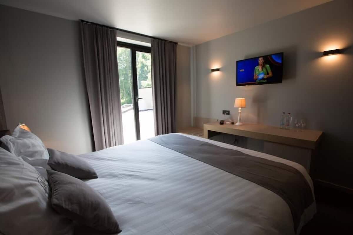 Een minibar, een kluis op de kamer, geluiddichte muren, gratis wifi