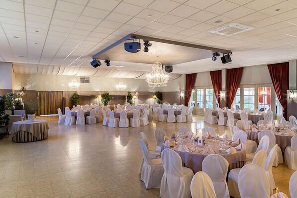 Banquet hall