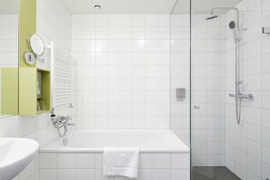 Bathroom - Fosshotel Reykjavik (Reykjavik)