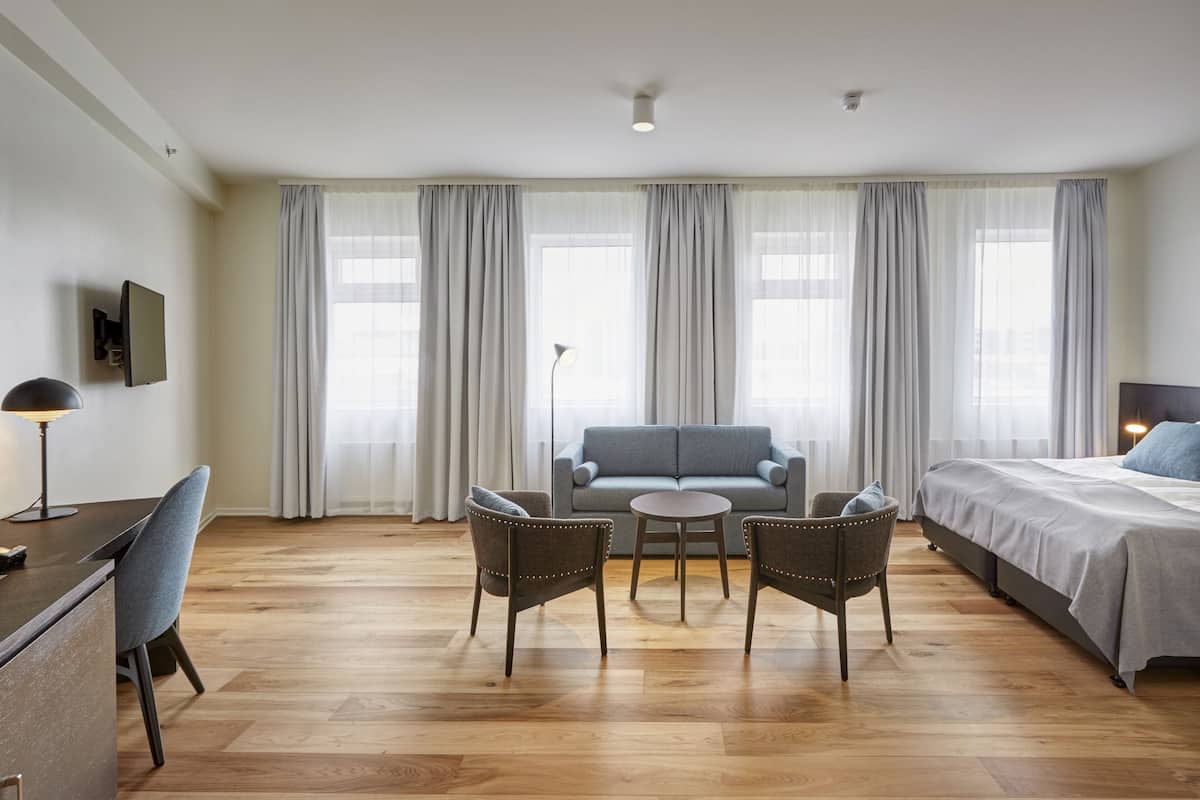 1 bedroom, hypo-allergenic bedding, in-room safe, desk