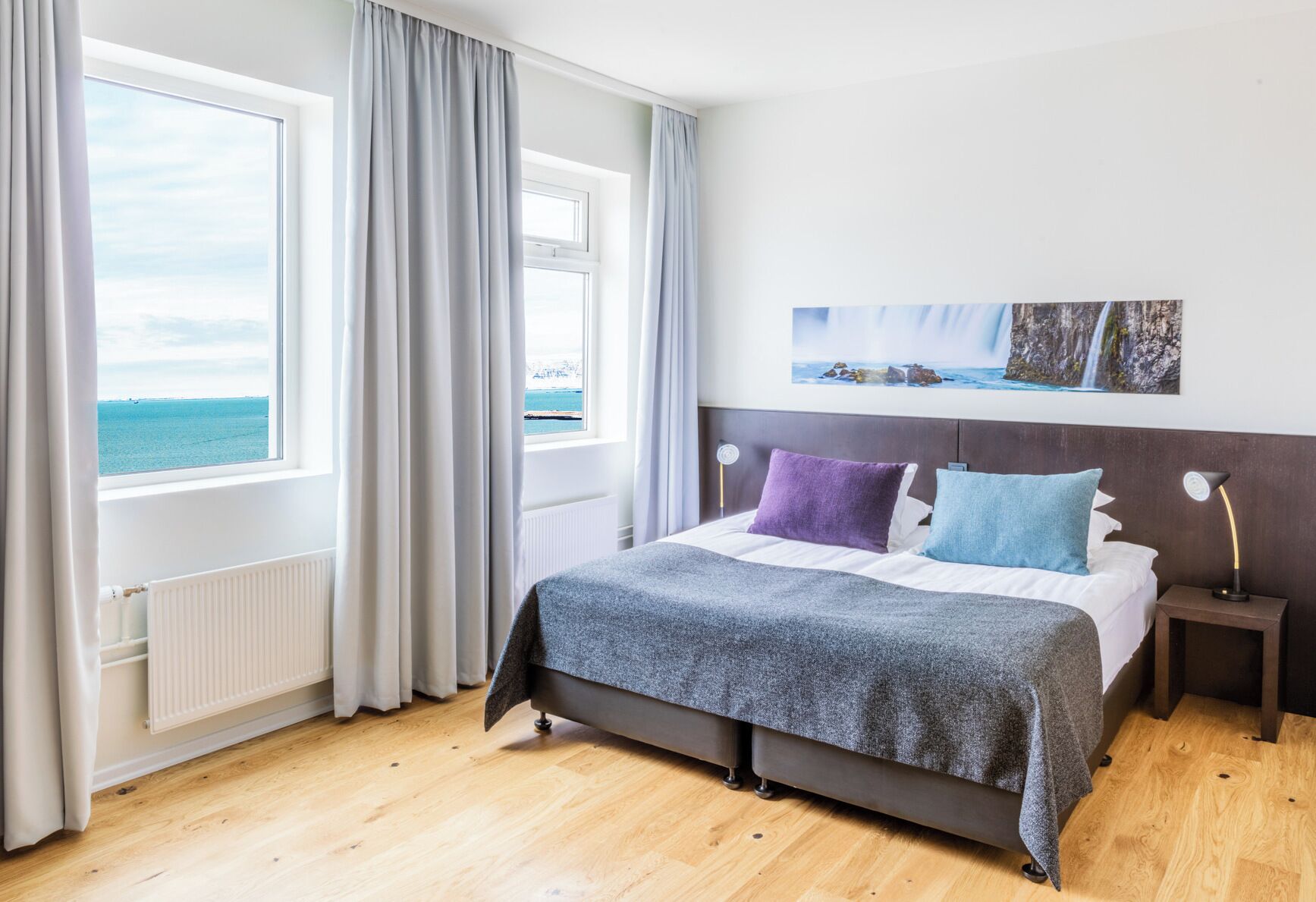 Hypo-allergenic bedding, in-room safe, desk, soundproofing
