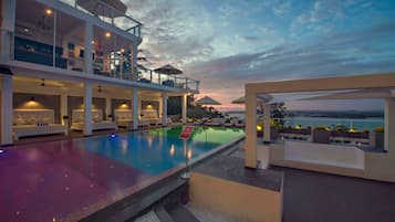 Outdoor pool, pool umbrellas