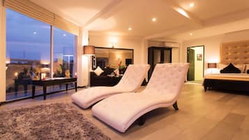 Egyptian cotton sheets, premium bedding, minibar, in-room safe