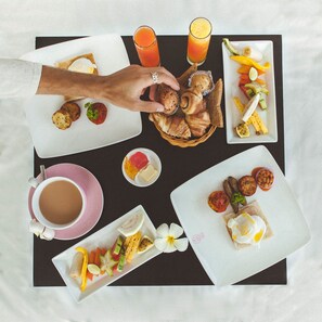 Desayuno buffet diario (USD 15 por persona)