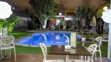 Outdoor pool, pool loungers