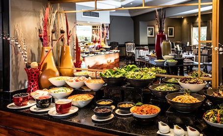 Breakfast, lunch, dinner served; international cuisine