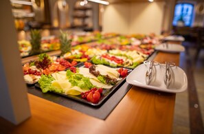 Daily buffet breakfast (EUR 12.50 per person) - Hotel & Restaurant Ludwigs (Fuessen)
