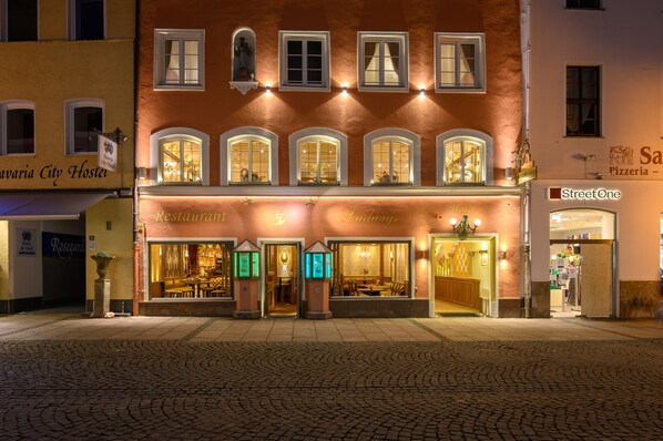 Front of property - Hotel & Restaurant Ludwigs (Fuessen)