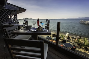 Breakfast, lunch and dinner served - Enjoy Beach Hotel (Koh Samui)