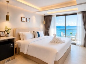 Superior Sea View | In-room safe, desk, cribs (free), WiFi (free)