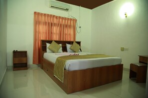 Standard Room | Iron/ironing board, rollaway beds, free WiFi - Cottage Tourist Rest (Anuradhapura)